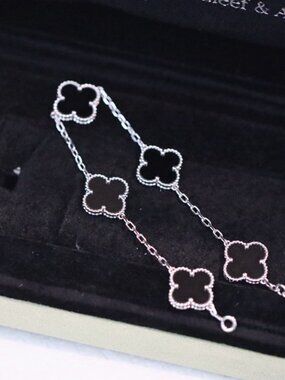 Authentic Van Cleef & Arpels VCA 18K White Gold Onyx 5 Motif Vintage Alhambra Cl